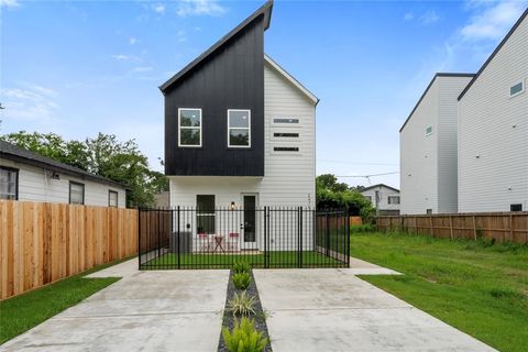2475 Carmel Street A/B Houston TX 77091