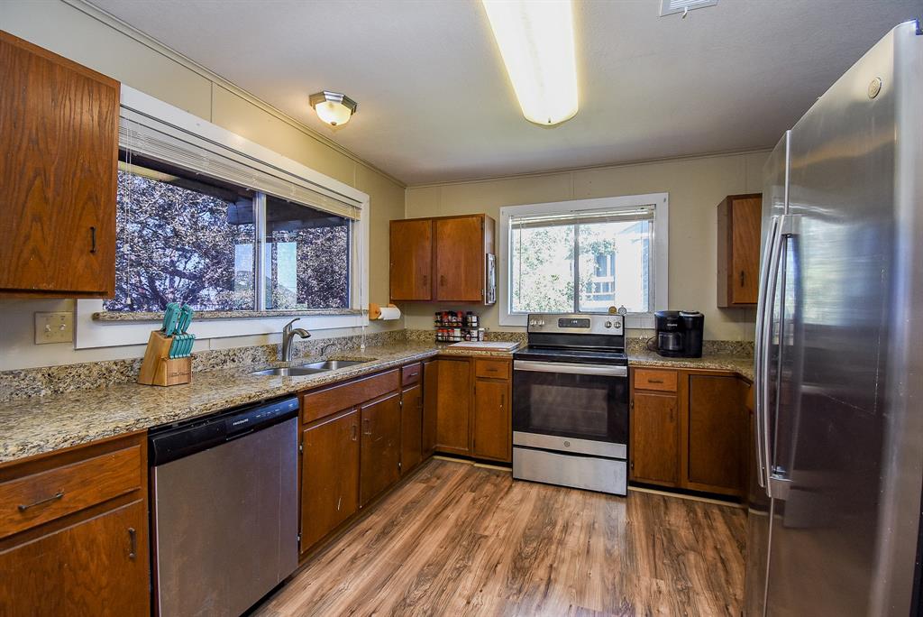 610 W Bayshore Drive, Palacios, Texas image 12