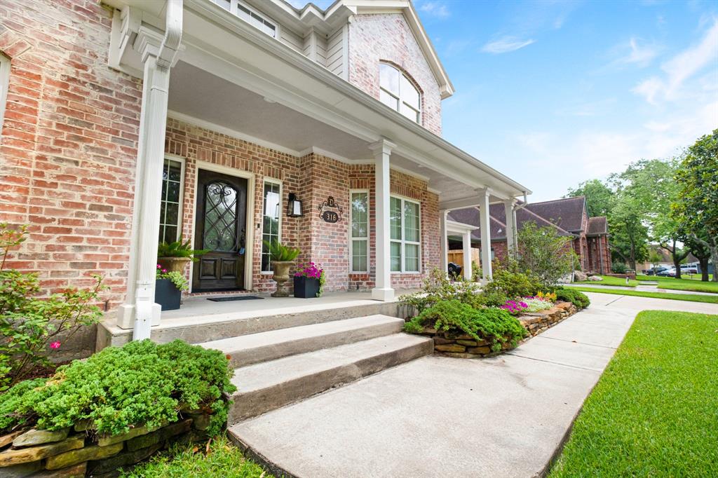 316 W Empress Lane