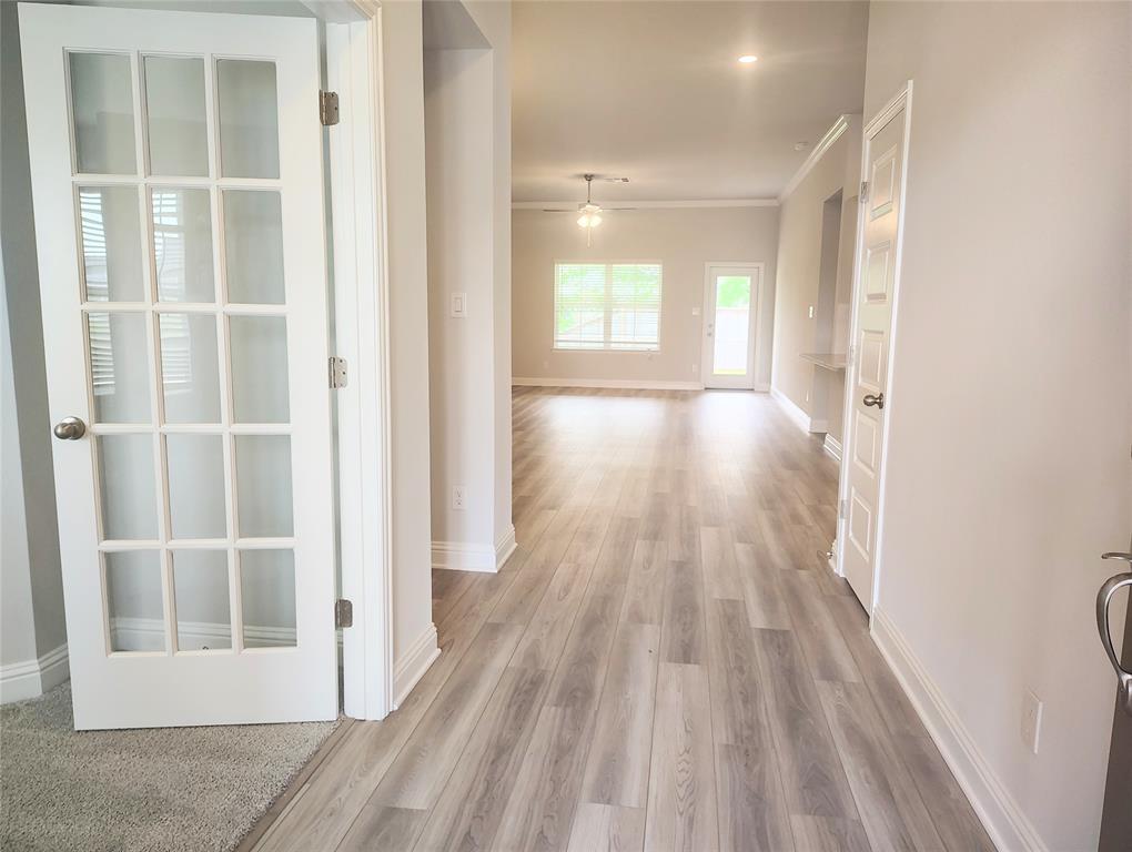 601 Greystone Lane, Angleton, Texas image 3