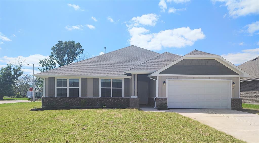 601 Greystone Lane, Angleton, Texas image 1