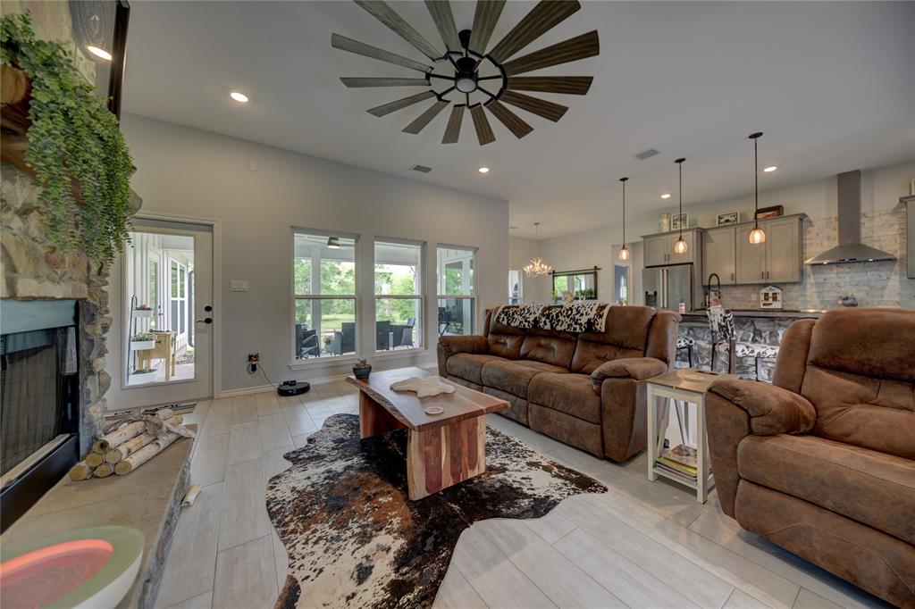 8401 Equestrian Lane, Washington, Texas image 6