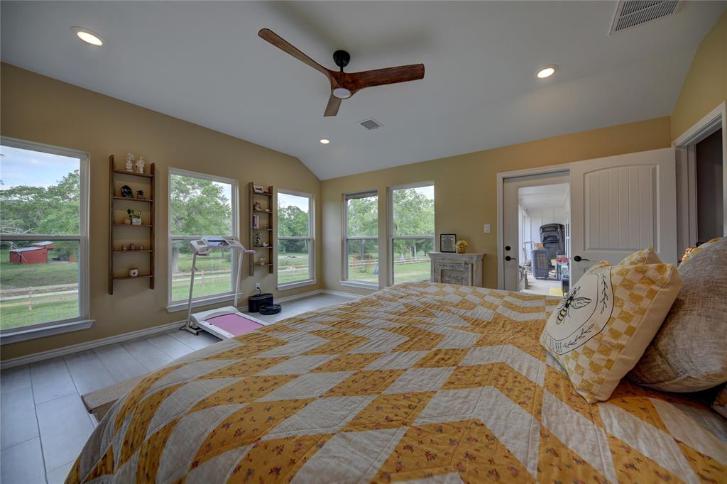 8401 Equestrian Lane, Washington, Texas image 8