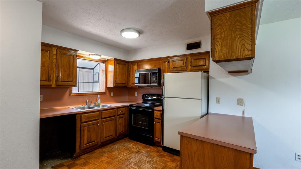 2916 Broadmoor Drive, Bryan, Texas image 12