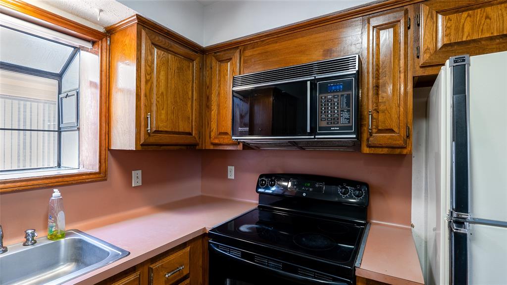 2916 Broadmoor Drive, Bryan, Texas image 14