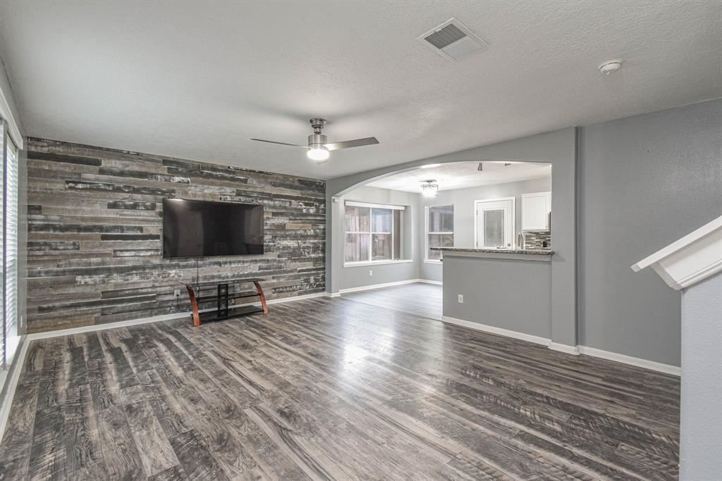 5509 N Buffalo Circle, Willis, Texas image 5