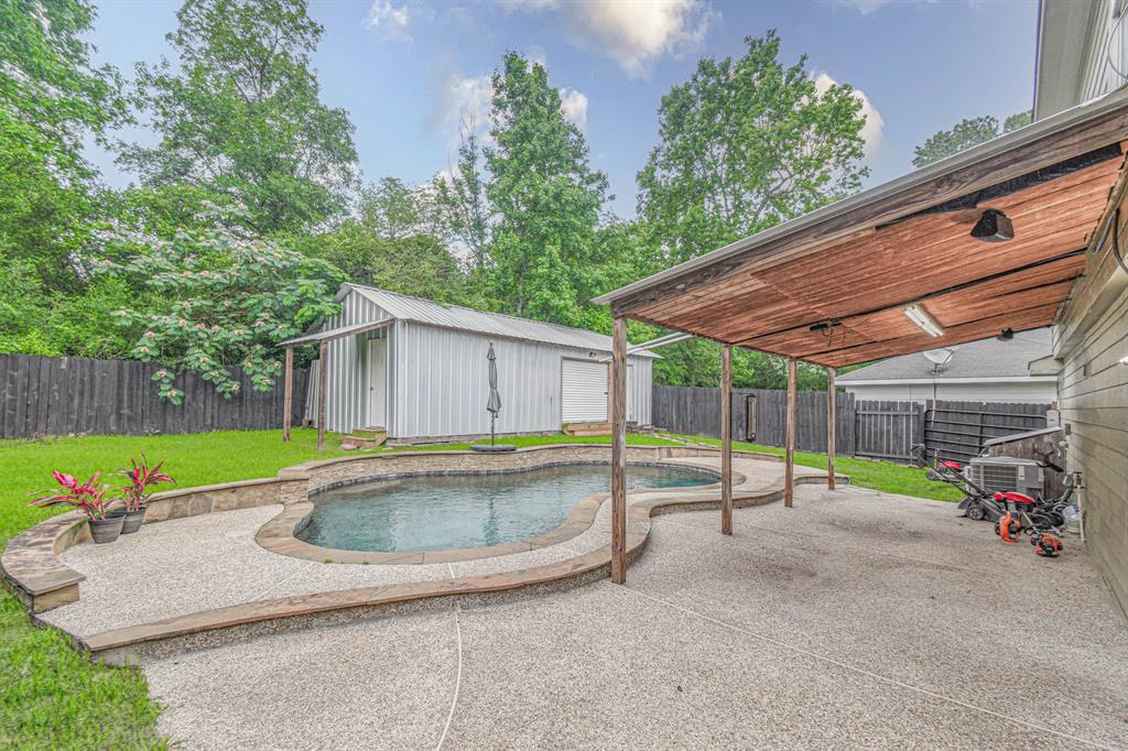 5509 N Buffalo Circle, Willis, Texas image 4