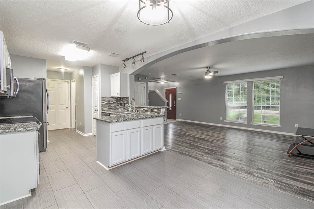 5509 N Buffalo Circle, Willis, Texas image 7