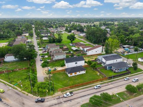 Photo of 7702 Sealey Street, Houston, TX 77088 (MLS # 90756968) Photo of 7702 Sealey Street, Houston, TX 77088 (MLS # 90756968)