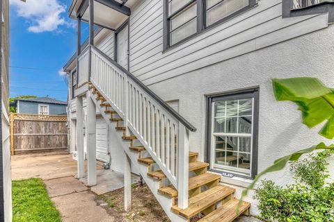 Photo of 4006 Avenue R 1/2 Rear, Galveston, TX 77550 (MLS # 19100288)