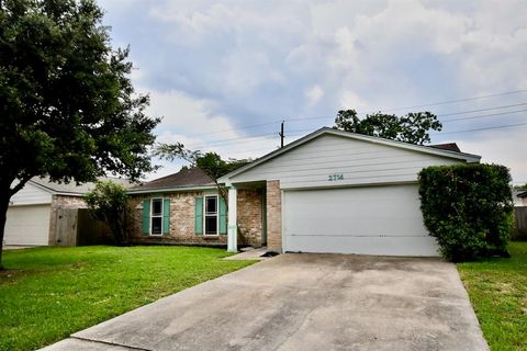 Single Family Residence in Sugar Land TX 2714 Quarry Hill Road.jpg