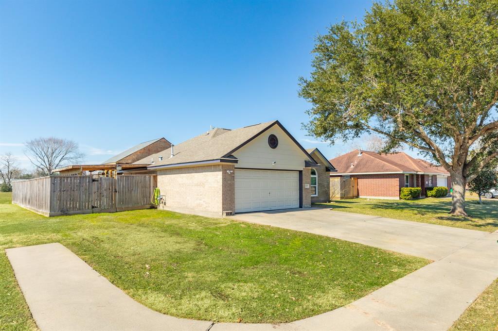 1175 Thomas Drive, Angleton, Texas image 13