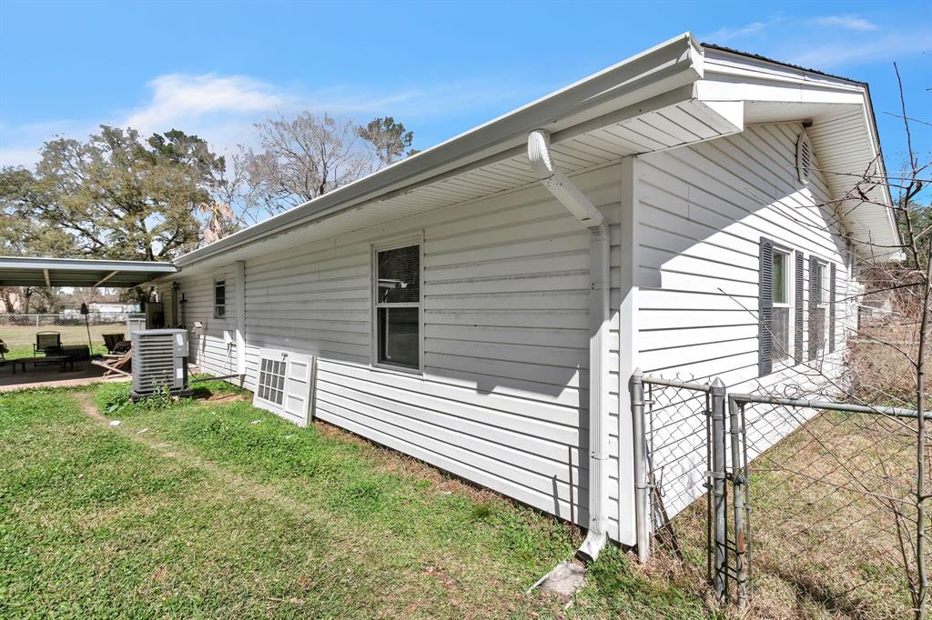 1805 Fox Drive, Vidor, Texas image 6