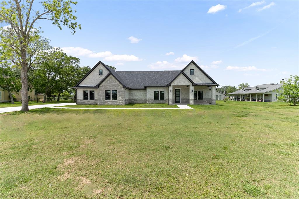 906 S Walker Street, Angleton, Texas image 1