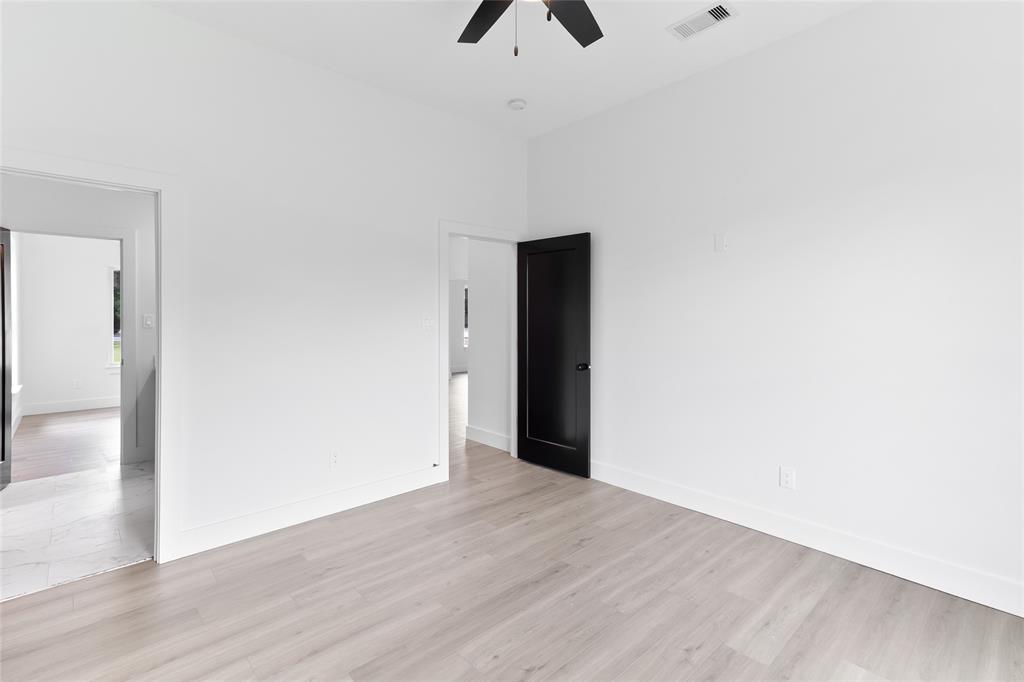 906 S Walker Street, Angleton, Texas image 41