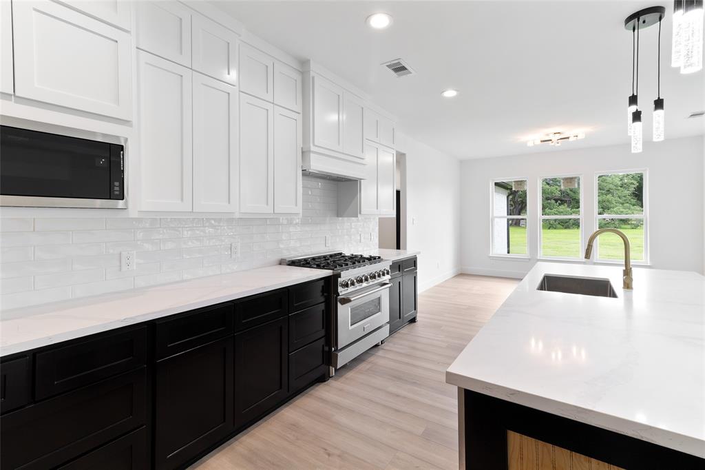 906 S Walker Street, Angleton, Texas image 27
