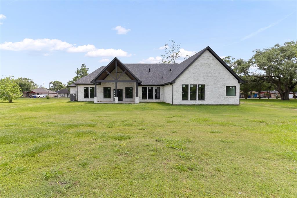 906 S Walker Street, Angleton, Texas image 22