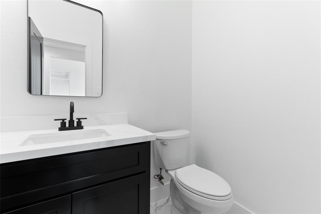 906 S Walker Street, Angleton, Texas image 37