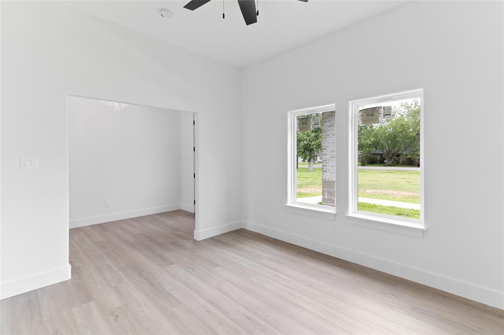 906 S Walker Street, Angleton, Texas image 28