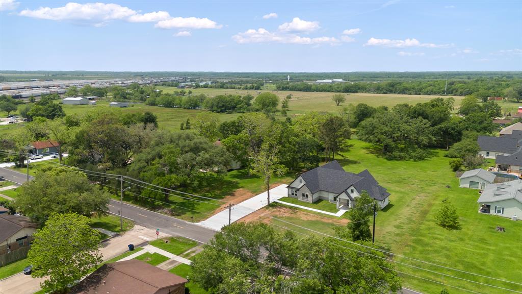 906 S Walker Street, Angleton, Texas image 46