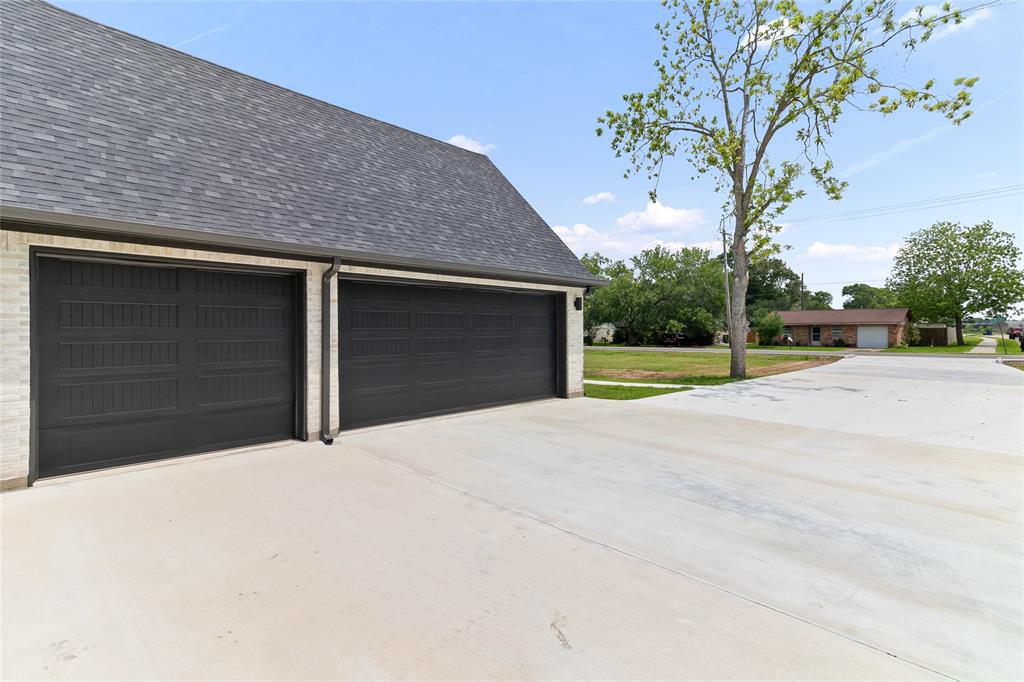 906 S Walker Street, Angleton, Texas image 45