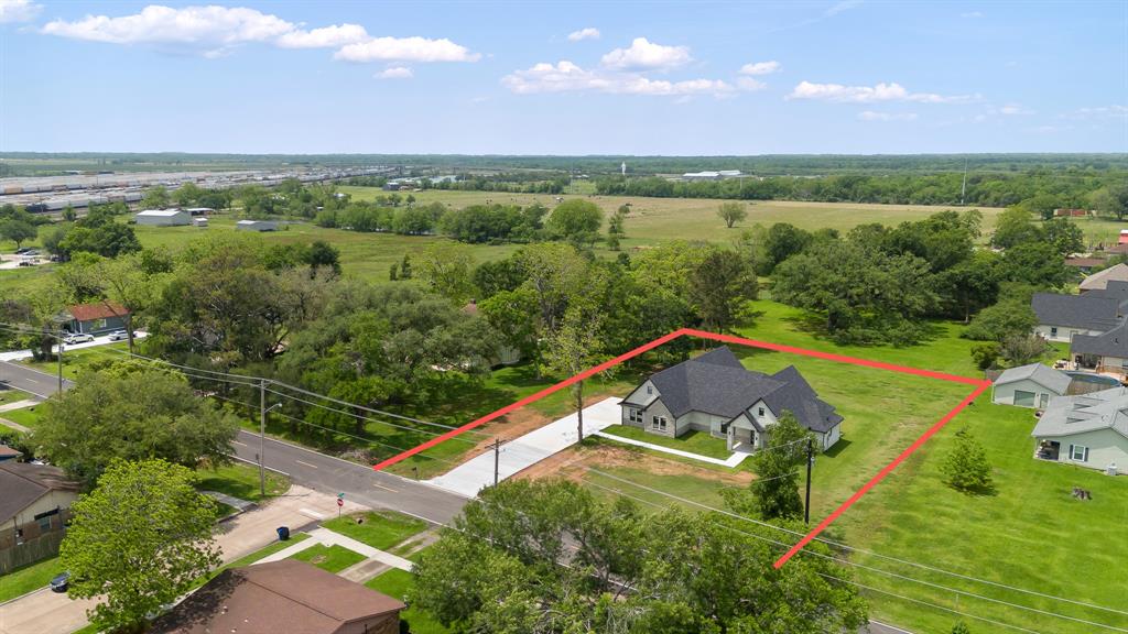 906 S Walker Street, Angleton, Texas image 16