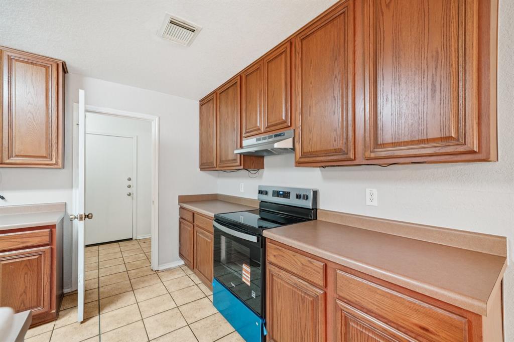 7734 Barhill Post