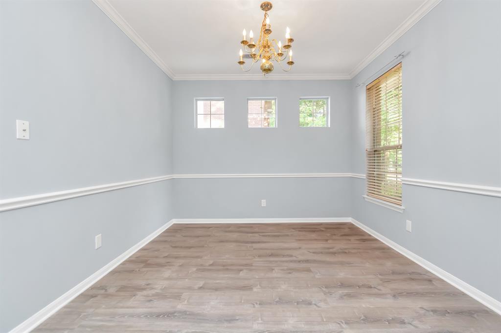19 Long Springs Place