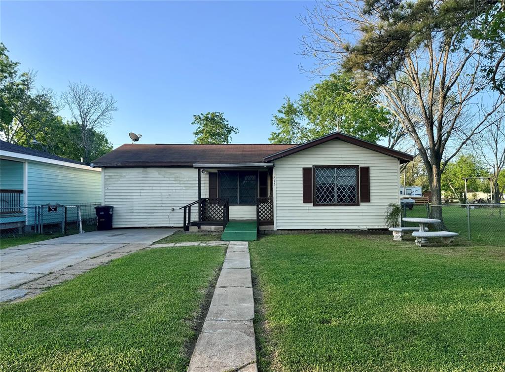 813 Humphrey Ave, Palacios, Texas image 1