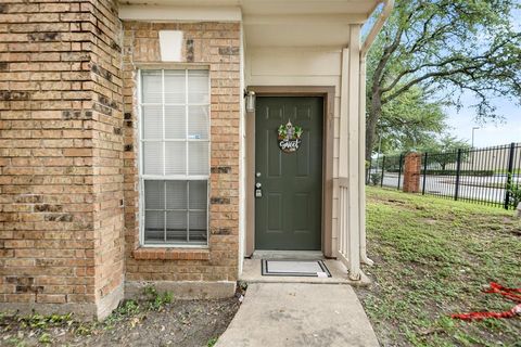 Townhouse For Rent - 2626 Holly Hall St #101<br/> Houston, TX 77054