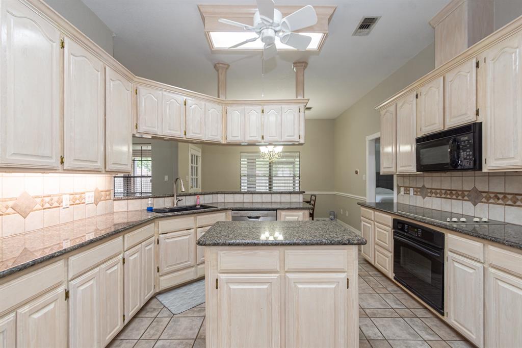 9 Cay Court, Angleton, Texas image 12