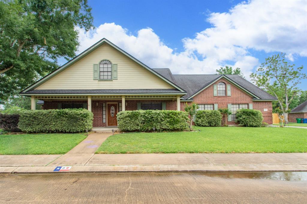9 Cay Court, Angleton, Texas image 2