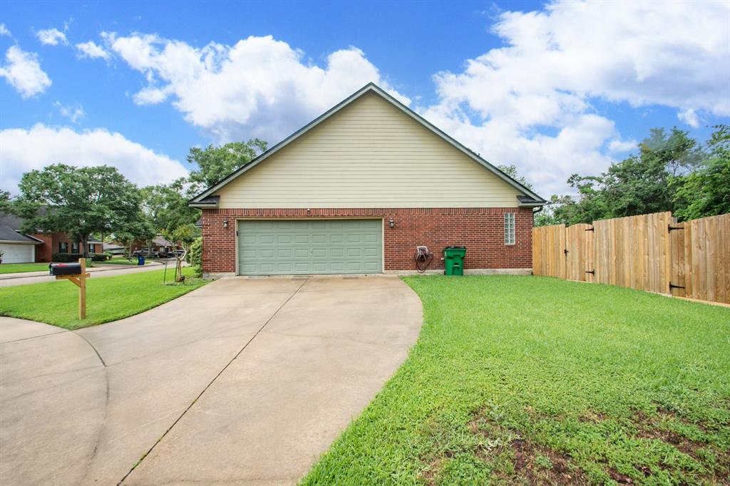 9 Cay Court, Angleton, Texas image 3
