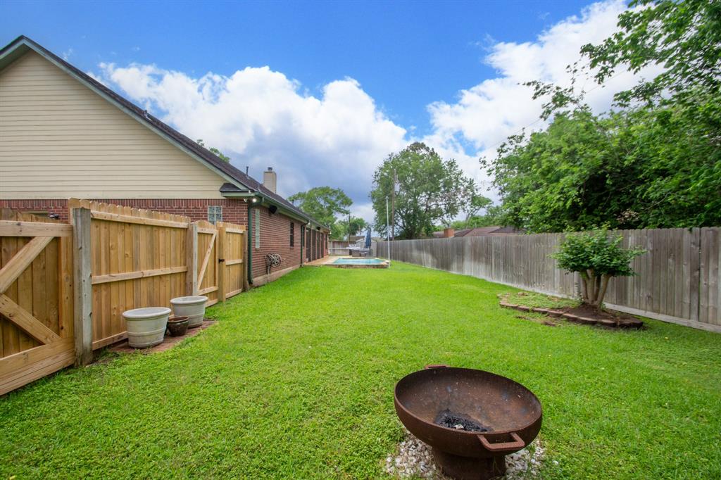 9 Cay Court, Angleton, Texas image 6