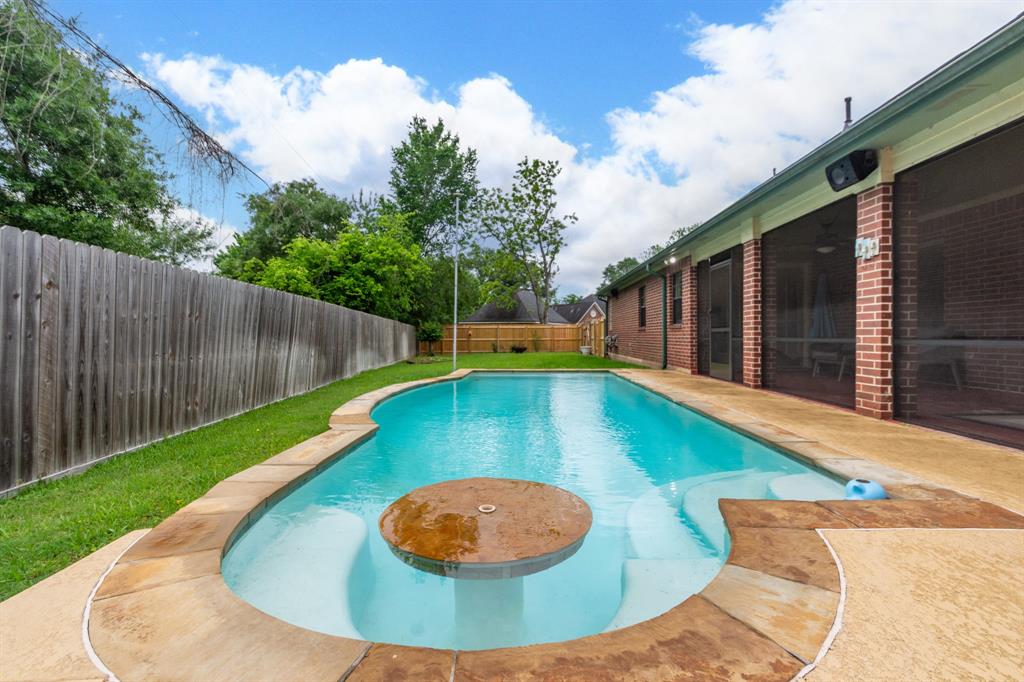 9 Cay Court, Angleton, Texas image 5