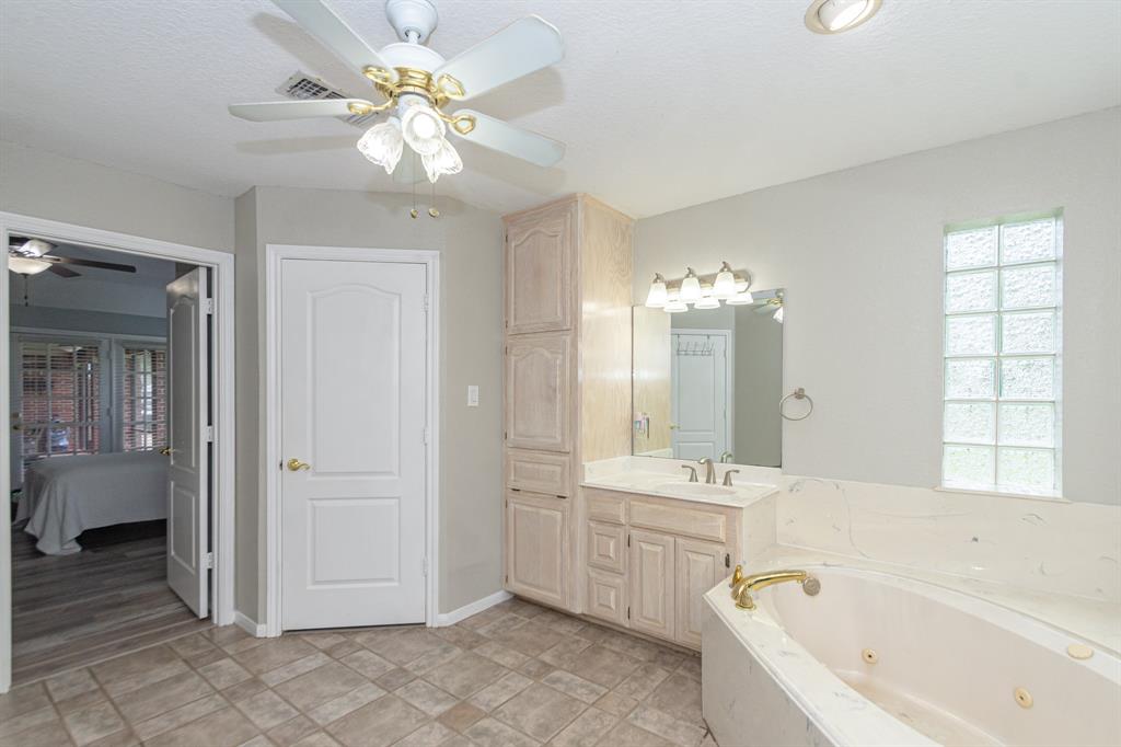 9 Cay Court, Angleton, Texas image 23