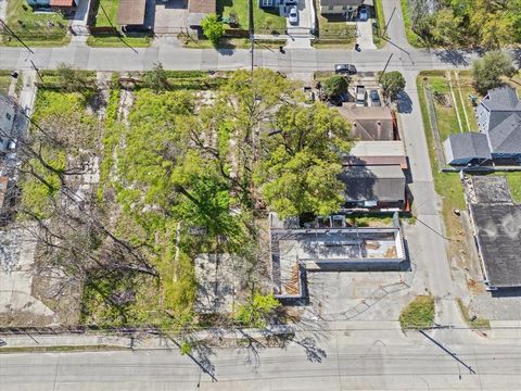 Photo of 7202 Wallisville Road, Houston, TX 77020 (MLS # 54757394)