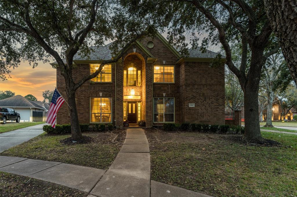 2211 Quiet Lake Court, League City, Texas image 4