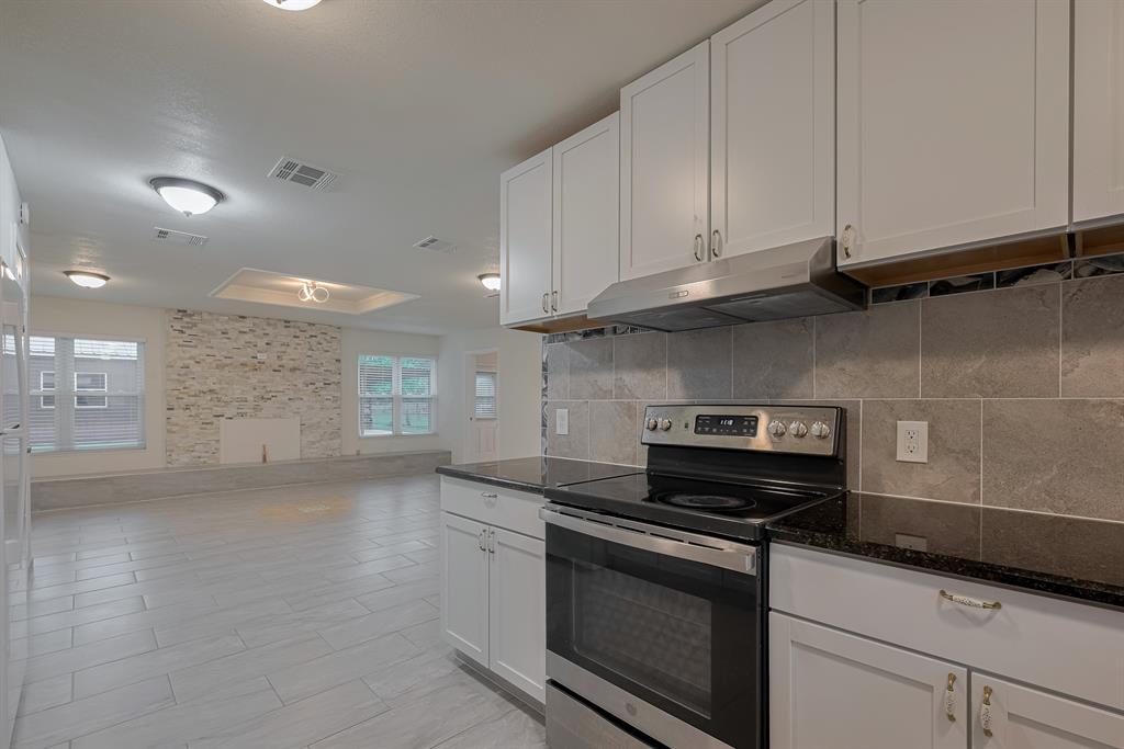 10182 Highway 146, Hardin, Texas image 10