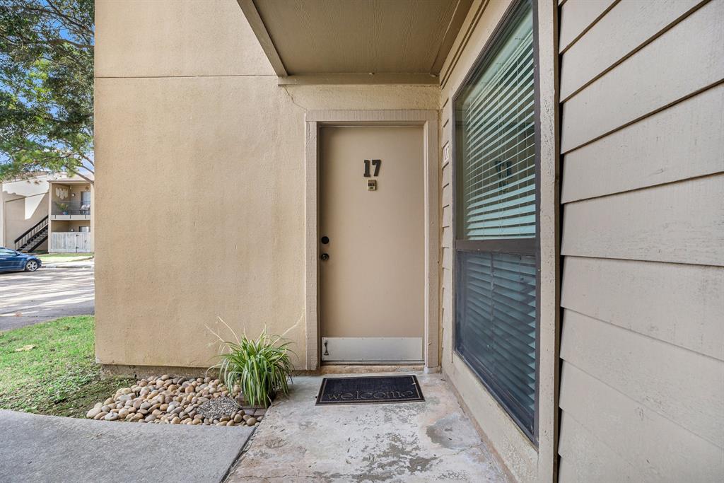 3300 Pebblebrook Drive #17, Seabrook, Texas image 2