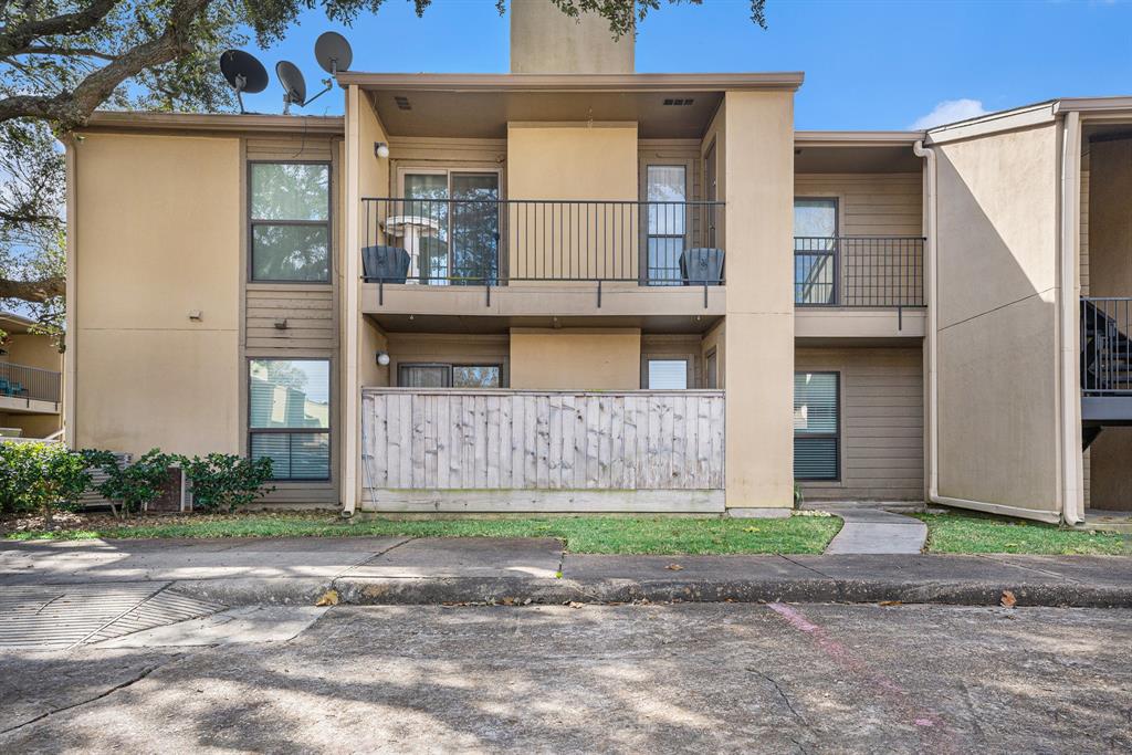 3300 Pebblebrook Drive #17, Seabrook, Texas image 3