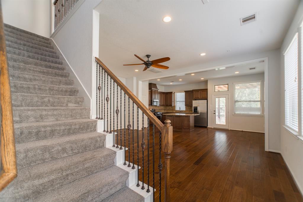 90 Cheswood Manor Drive, The Woodlands, Texas image 4