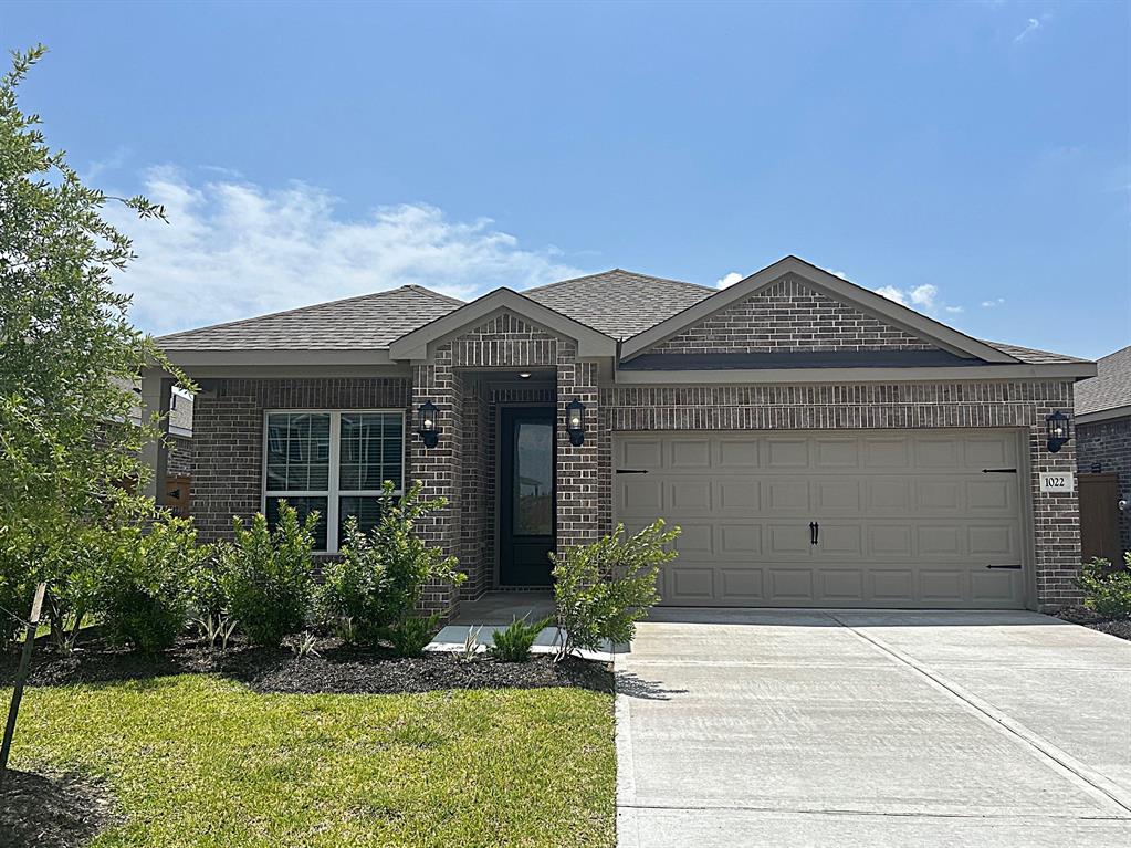 1022 Whispering Winds Drive, Beasley, Texas image 1