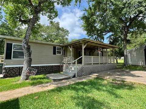 Photo of 40 Mccrory Drive, Huntsville, TX 77320 (MLS # 39059287)