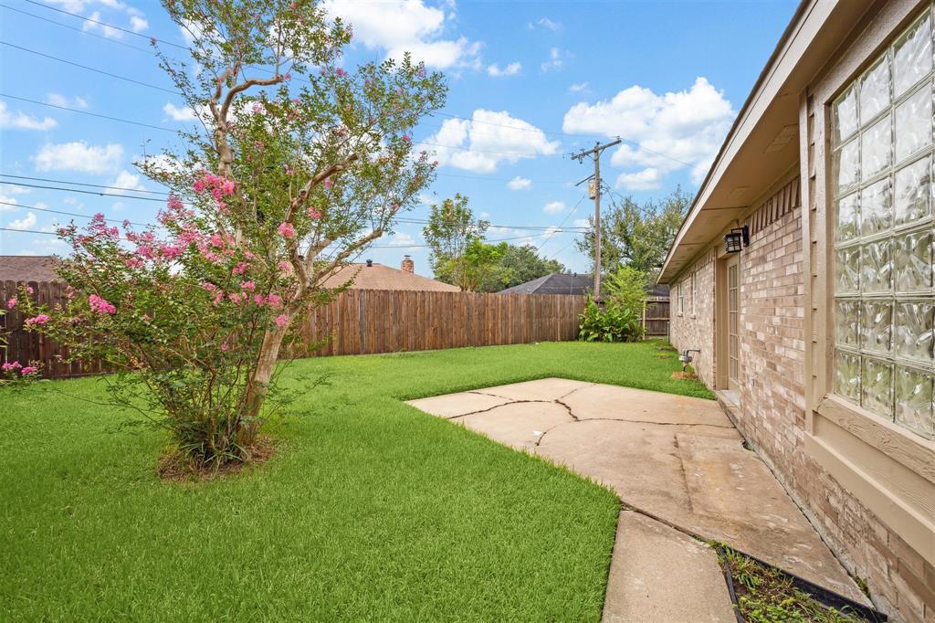 307 Dover Lane, Friendswood, Texas image 22