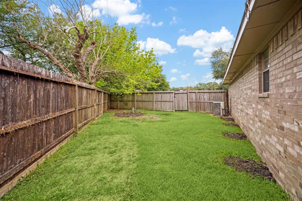 307 Dover Lane, Friendswood, Texas image 23