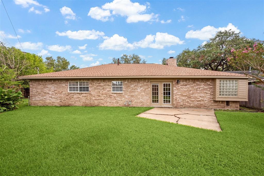 307 Dover Lane, Friendswood, Texas image 24