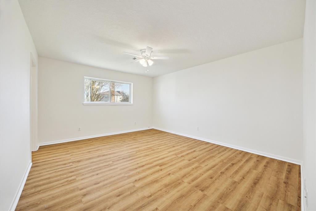 5023 Briarbrook Drive, Dickinson, Texas image 19