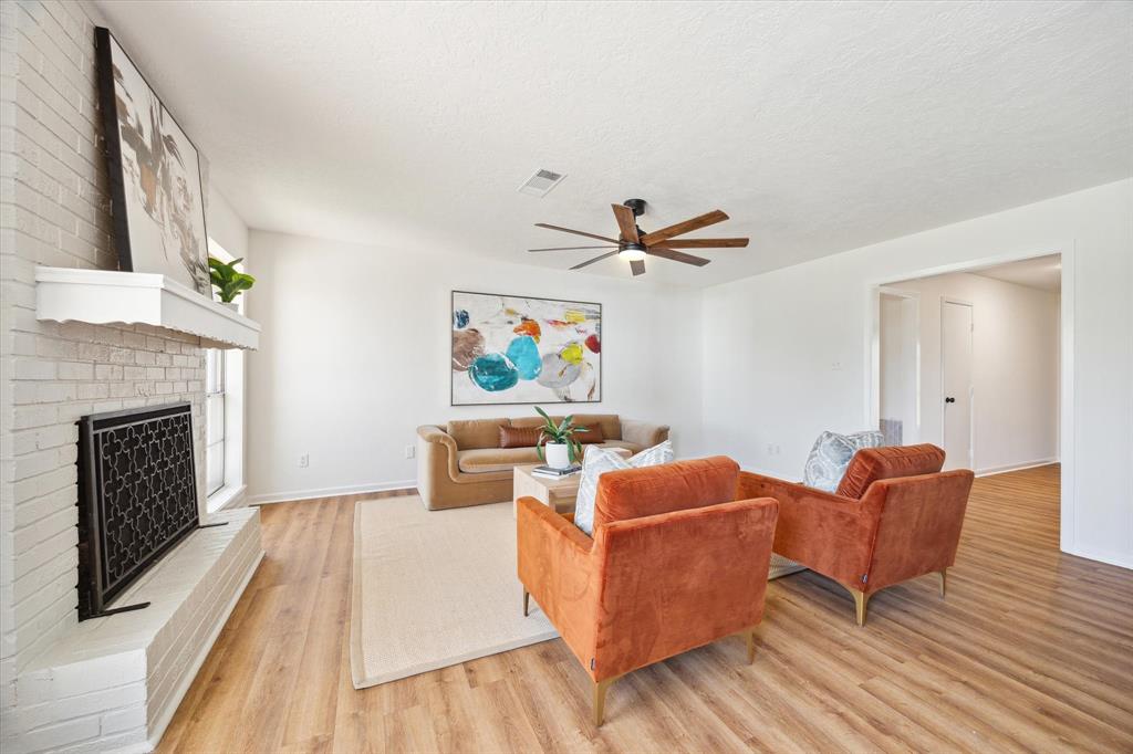 5023 Briarbrook Drive, Dickinson, Texas image 12