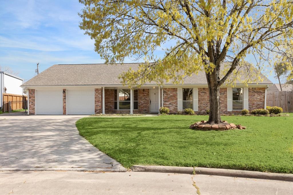 5023 Briarbrook Drive, Dickinson, Texas image 2